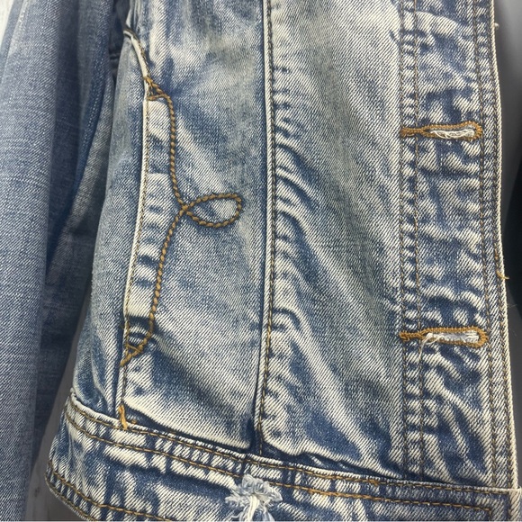 WHITE CROW Distressed Jean Jacket Stitching Detail at Pockets Small - Picture 9 of 10